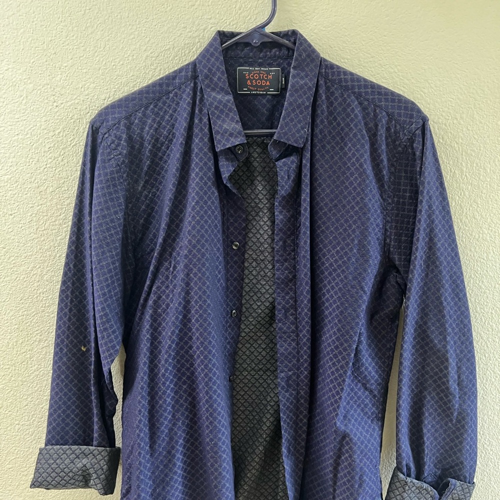 An older Scotch & Soda dress shirt lately used no stains or rips. Size medium - Picture 3 of 4